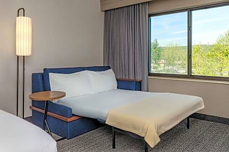 One-Bedroom Queen Suite with Two Queen Beds, Bathtub and Sofa Bed - Mobility Access/Hearing Accessible