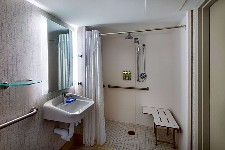 Holiday Inn Express State College at Williamsburg Square By IHG