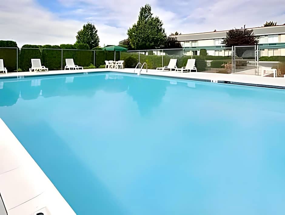 Days Inn by Wyndham Carlisle South