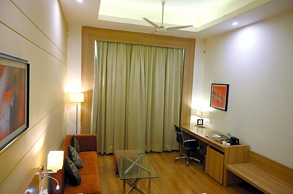 Hotel K.C. Cross Road