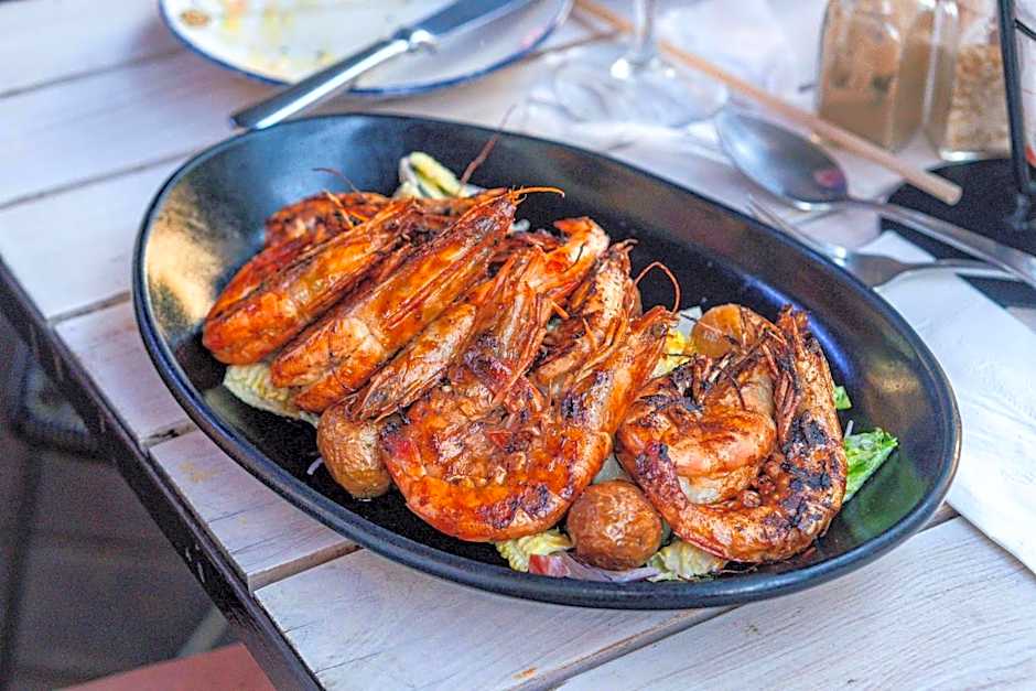 El Taj Oceanfront and Beachside Condo Hotel