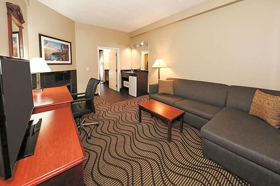 La Quinta Inn & Suites by Wyndham Sandusky