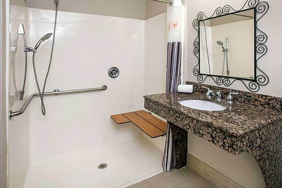 Baymont by Wyndham Dallas South-DeSoto