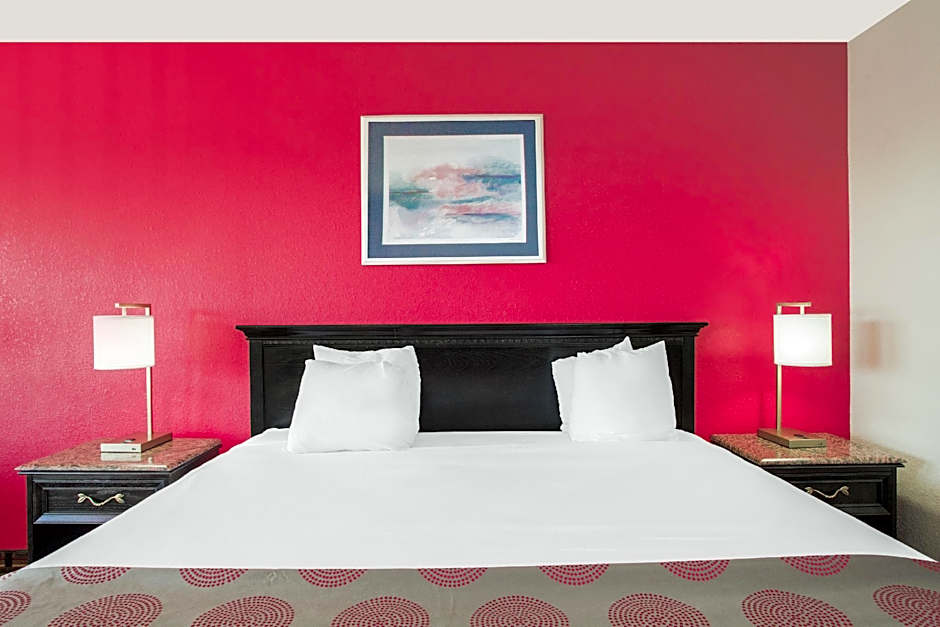 Ramada Hotel & Conference Center by Wyndham Edgewood