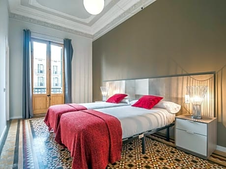 Superior Three-Bedroom Apartment - Rambla Catalunya