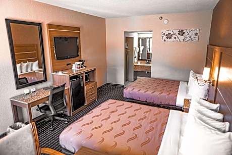 2 Queen Beds, Smoking