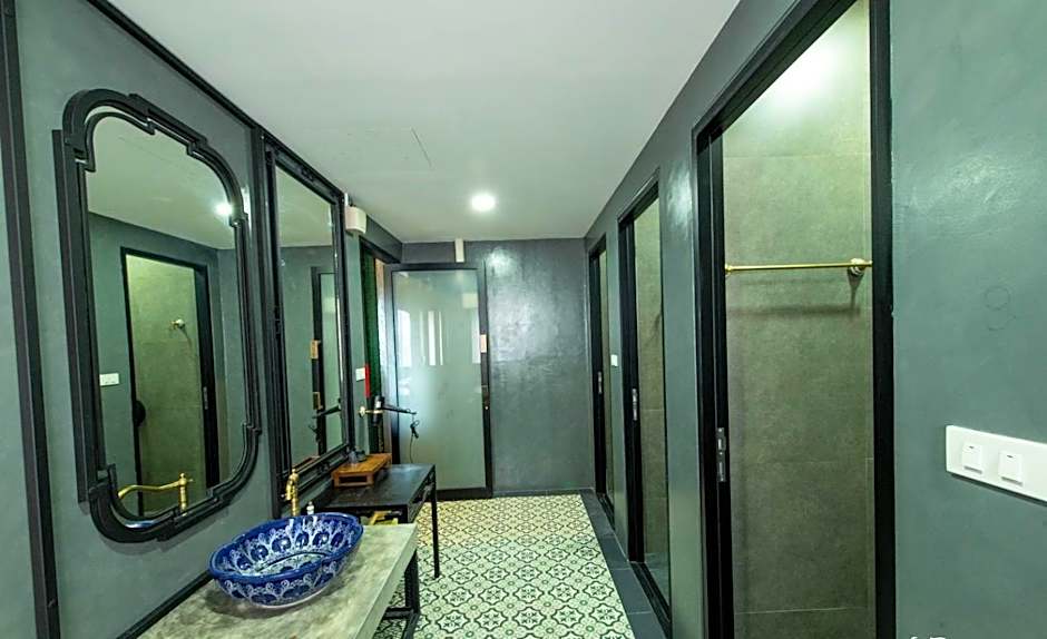 Lynlan Hostel & Cafe