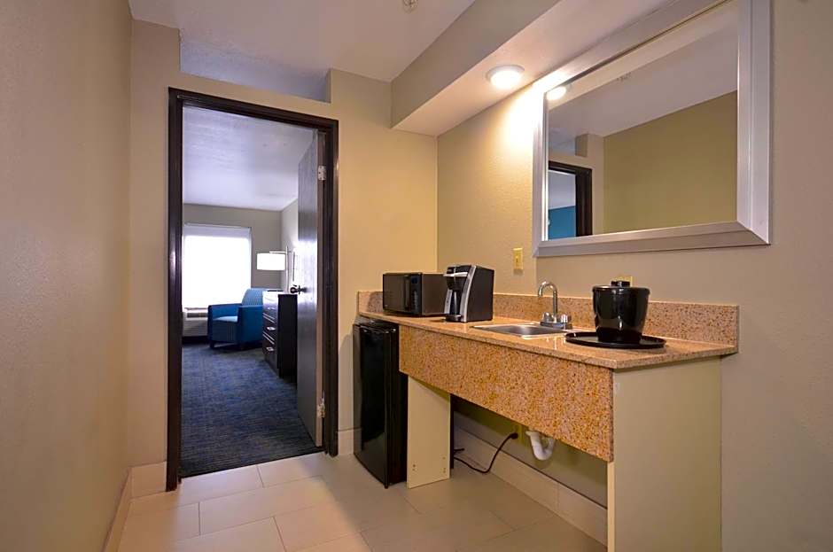 Holiday Inn Express & Suites Fayetteville University of Arkansas Area By IHG
