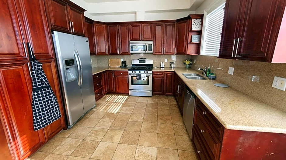 3 Bedroom Hollywood Gem