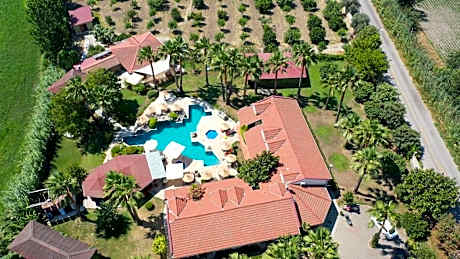 Grenadine Lodge