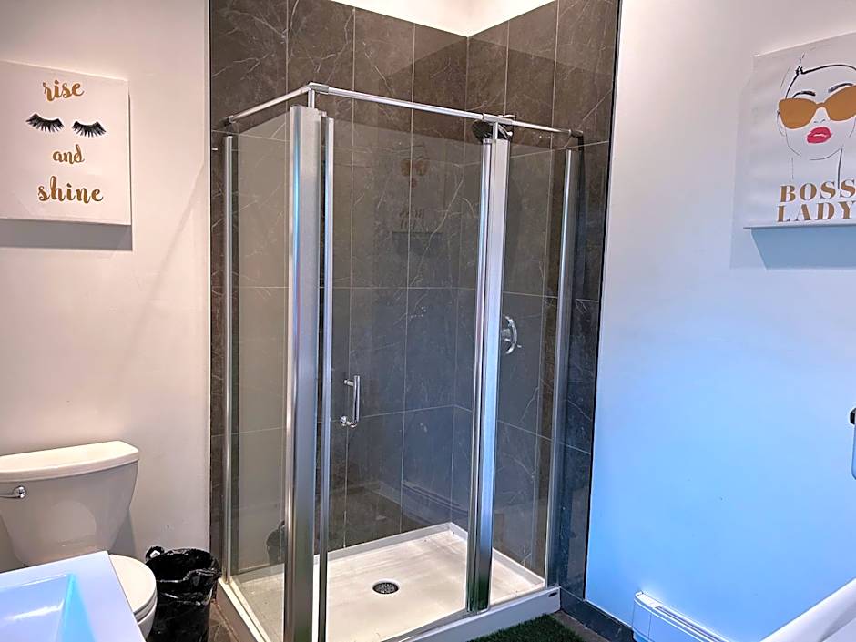 Seymour Private Bedroom, Ensuite Bathroom with Shared Pool, Hot Tub with Views