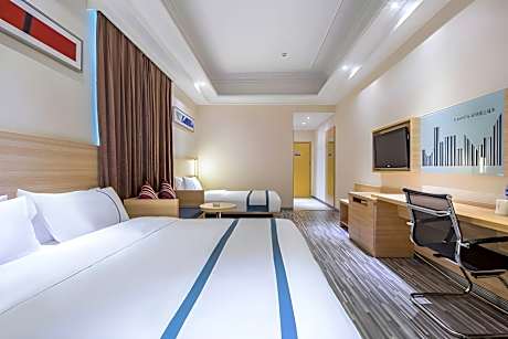 Dossen - Family Room