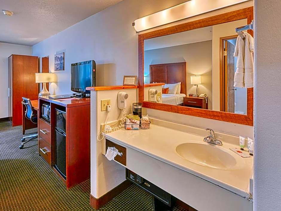 Yellowstone River Inn & Suites