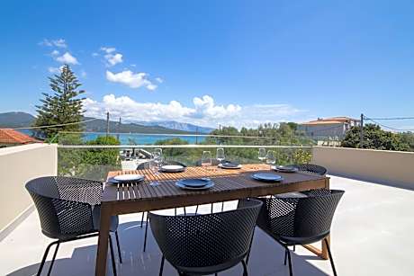 Two-Bedroom Apartment Sea View
