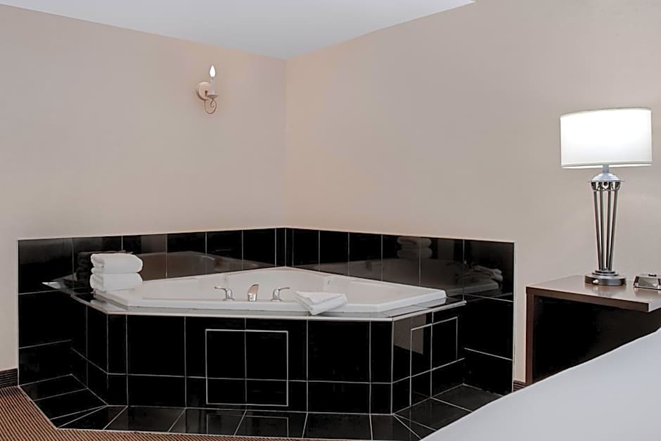 Ramada Plaza by Wyndham Calgary Downtown