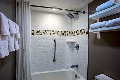 1 King Bed, Mobility Accessible, Bathtub, Microwave And Refrigerator, Non-Smoking, Full Breakfast