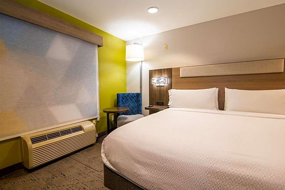 Holiday Inn Express & Suites College Station by IHG