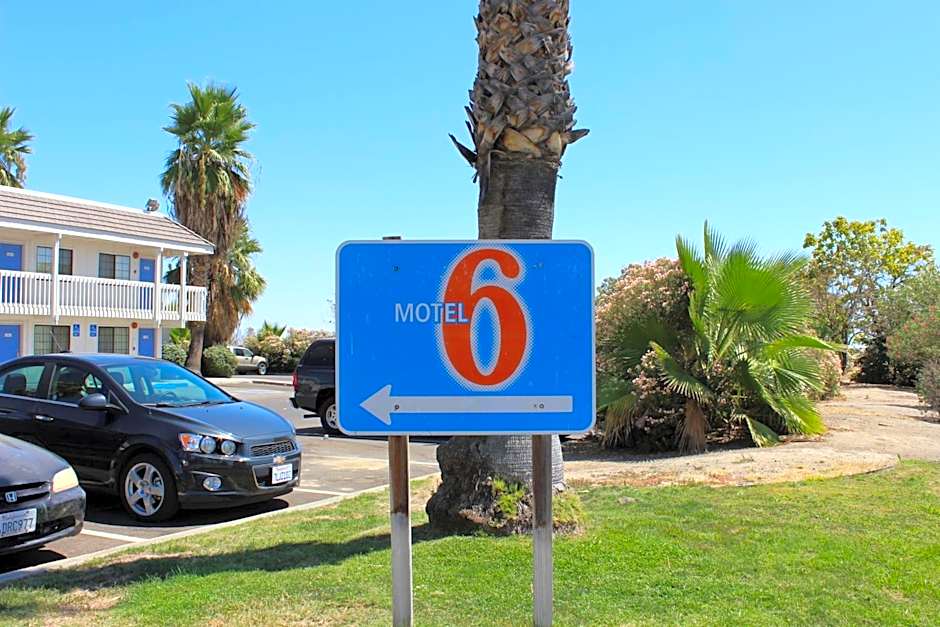 Motel 6-Coalinga, CA - East