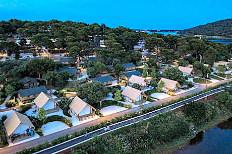Arena One 99 Glamping