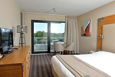 Classic Queen Room with Balcony