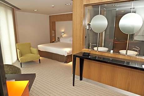 Double or Twin Room with Sitting Area