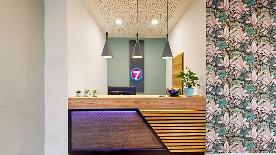 Point 7 Hotel