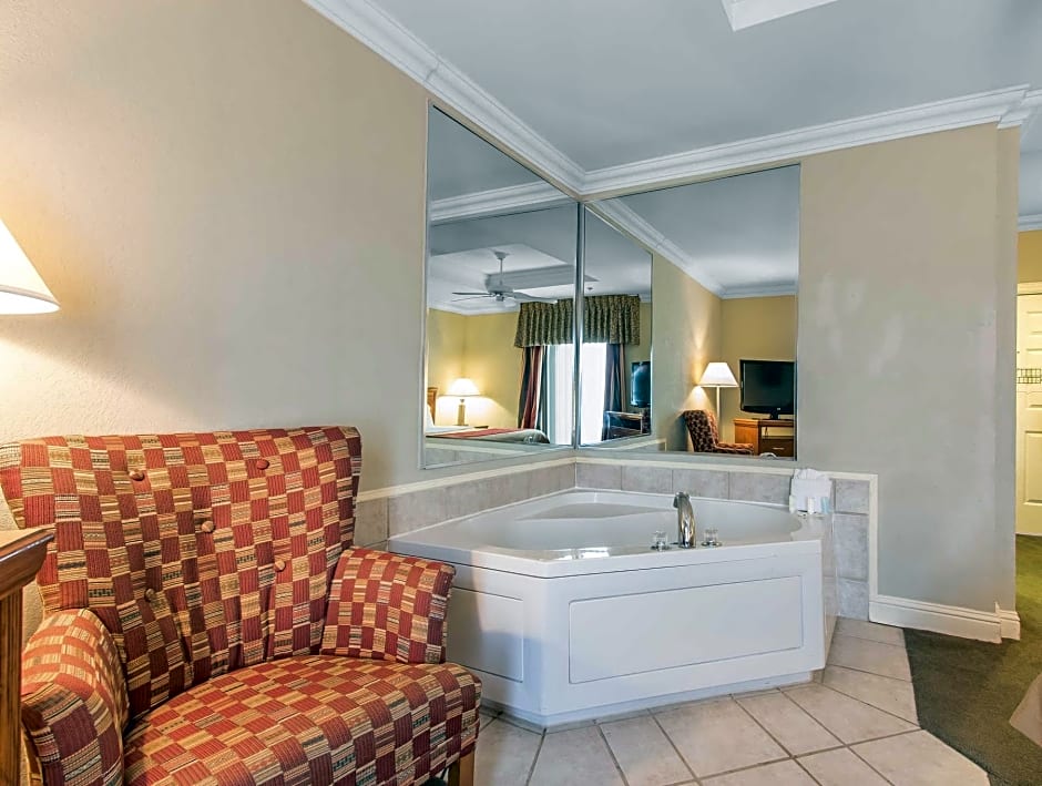Comfort Inn At Founders Tower