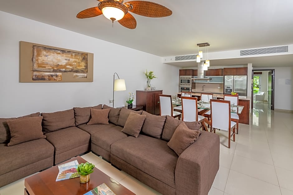 Mareazul Family Beach Condohotel