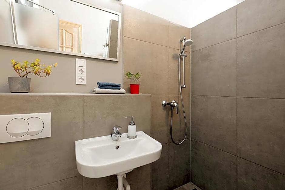 BudapeStayz - Raday Rooms