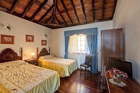 Double Room (1 Adult)