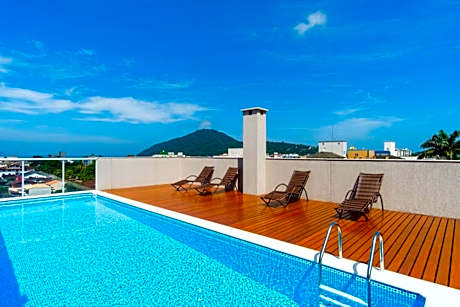 BH50: Charmoso, Com AR, Piscina e Varanda Gourmet