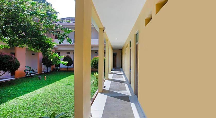 RedDoorz Syariah Plus @ Wisma Bougenville Karawaci