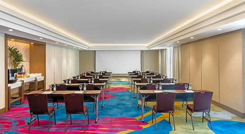 Dusit Thani Manila Hotel