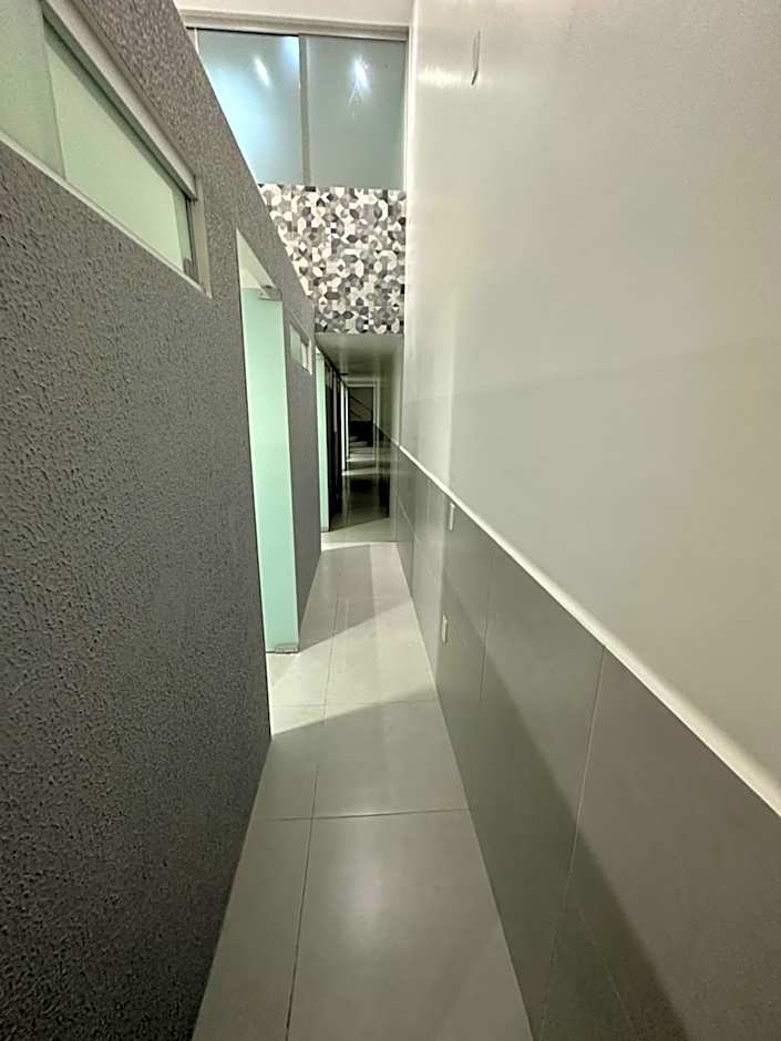 Quarto privativo com banheiro compartilhado em Pousada recém construída,a 500mts do pátio do forró