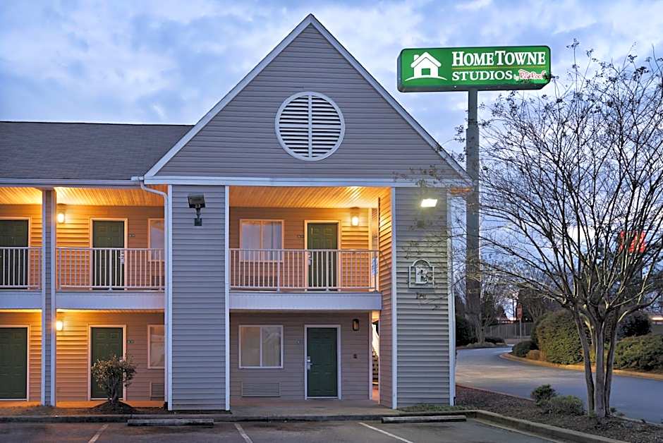 HomeTowne Studios by Red Roof Spartanburg - Asheville Highway