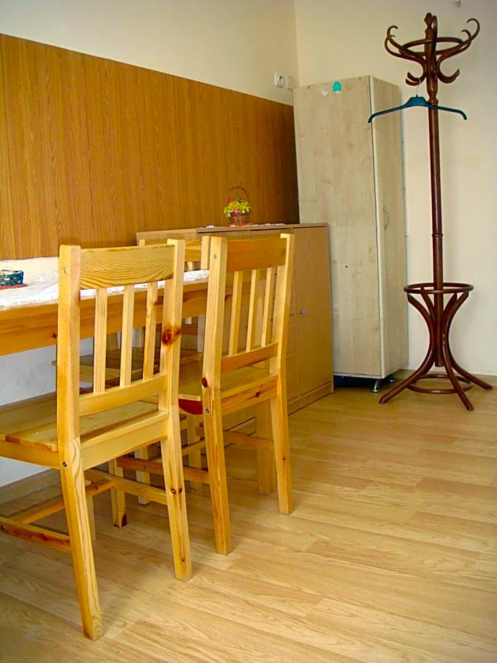 Foto 1 de 9 de Triple Room with Shared Bathroom