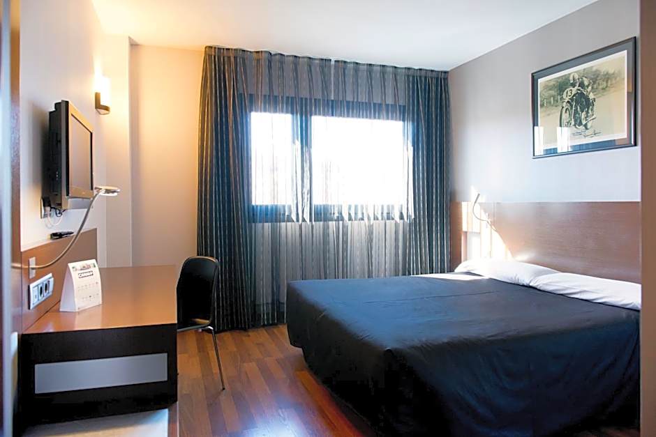 täCH Madrid Airport