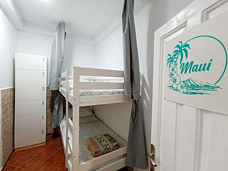 Single Bed in Mixed Dormitory Room