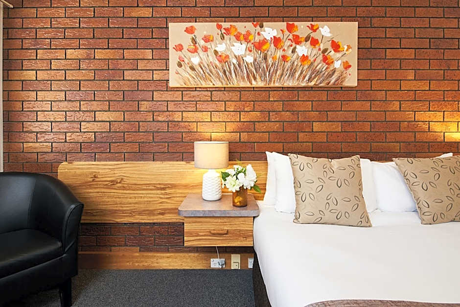 Ruthven Street Motor Inn