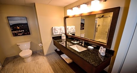 2 Queen Beds Non-Smoking Kitchenette Microwave And Refrigerator