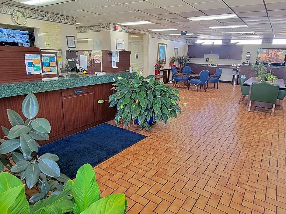 Studio 9 Inn & Suites
