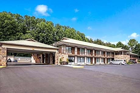 Quality Inn & Suites Mount Chalet