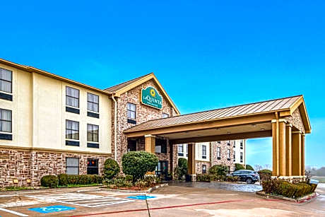 La Quinta Inn & Suites by Wyndham Denison - North Lake Texoma