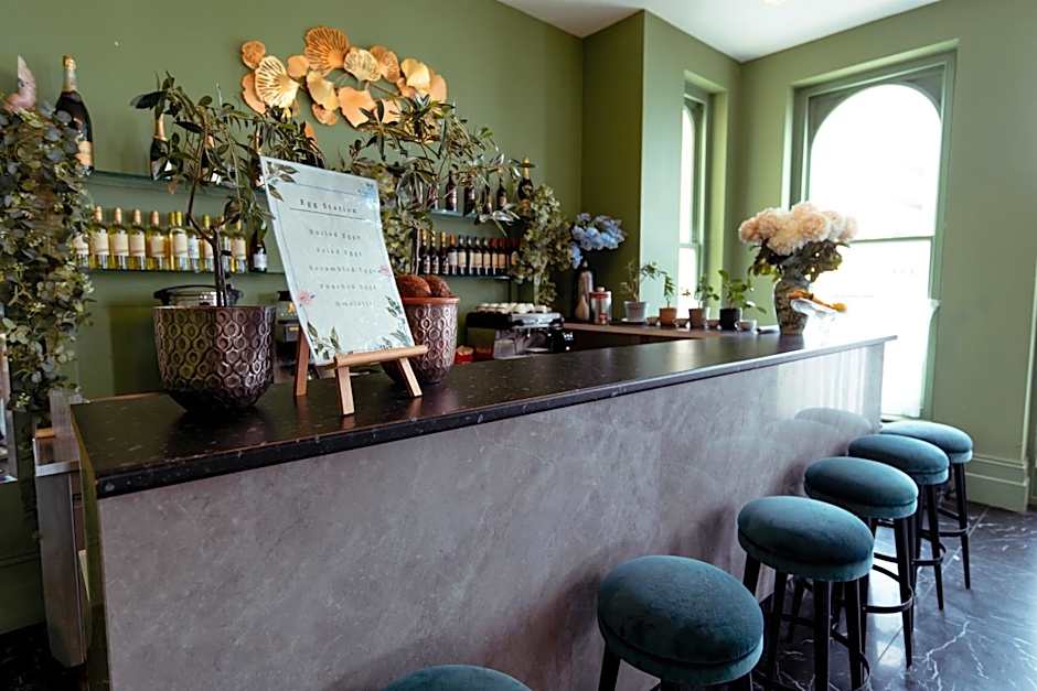 The Chatsworth Hotel