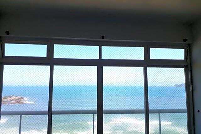 De frente para a Praia das Pitangueiras