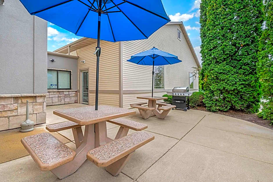 Comfort Suites Lake Geneva East