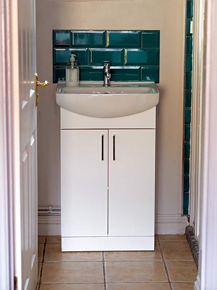 The Farmers Boy Inn Guest House