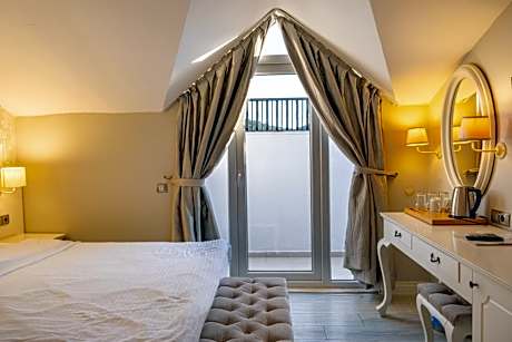 Pinehill Hotel & Suites