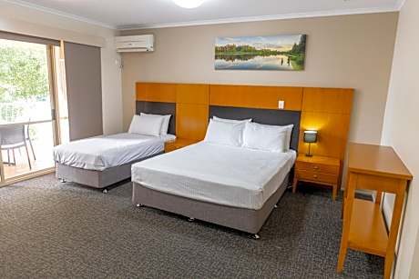 Sundowner Hotel Motel