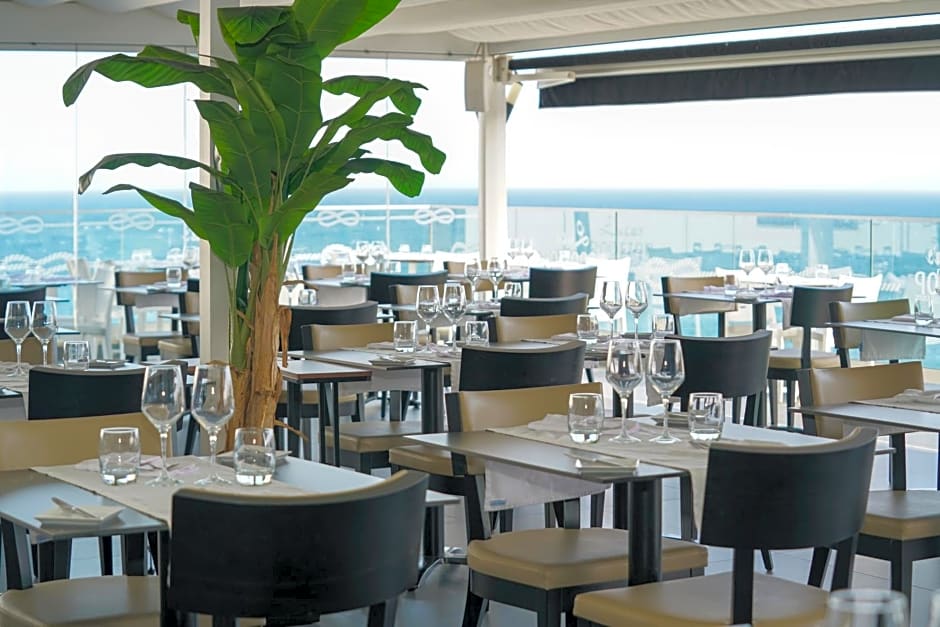 Carvi Beach Hotel